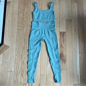 Set Active Size Medium Green Workout Set Like New